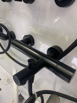 Смеситель для ванны с душевым комплектом BRUMA LUSA 101 030 2NS черный