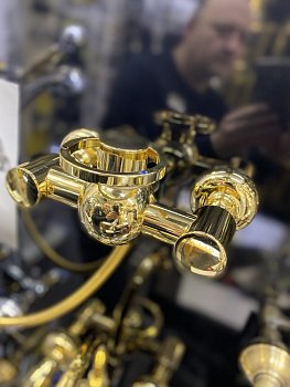 Смеситель для душа с душевым комплектом BELLOSTA CYGNUS 04-5009/3 золото