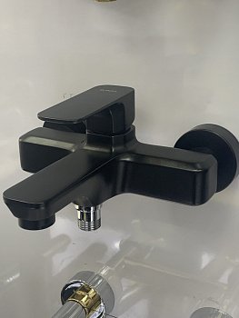 Смеситель для ванны DANIEL TIARA TA600H15 черный матовый